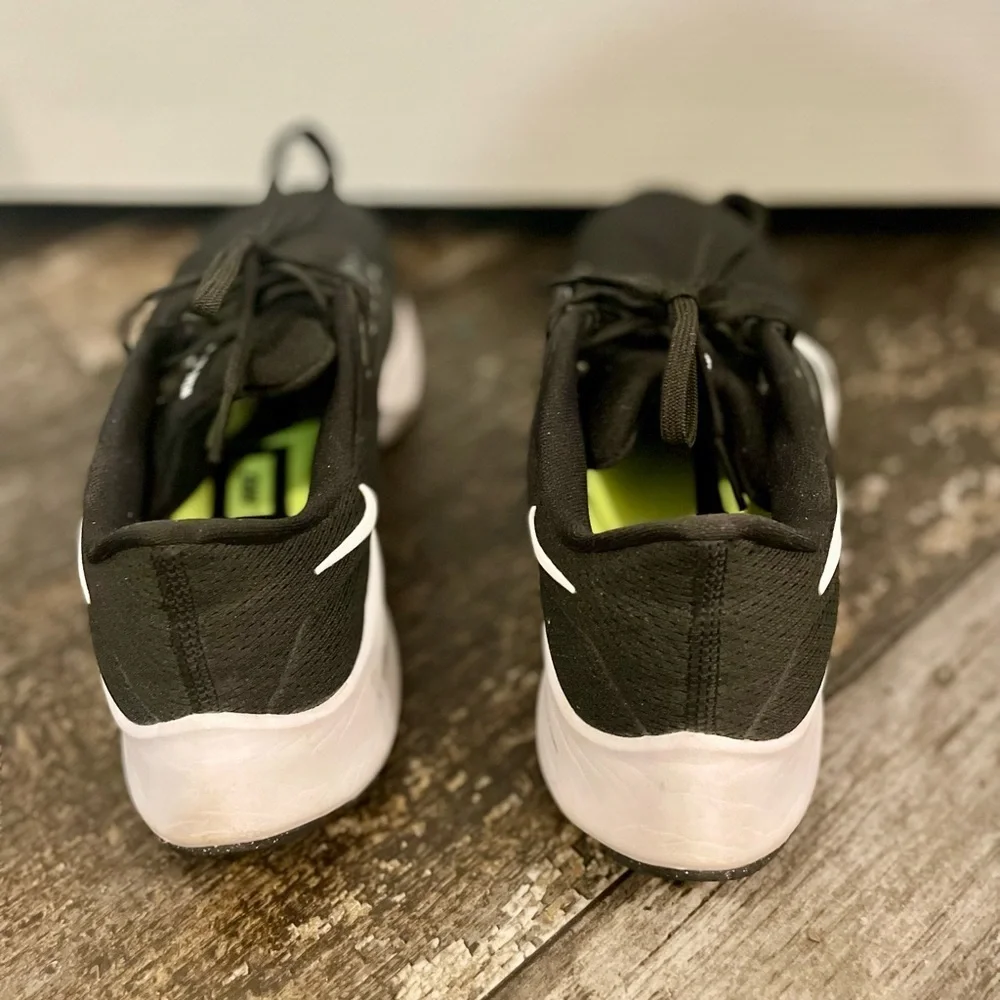 Nike Black and White Running Shoes Like New!